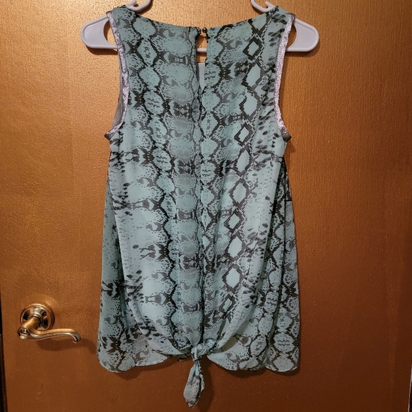 Snakeskin Jennifer Lopez top - Picture 3 of 7